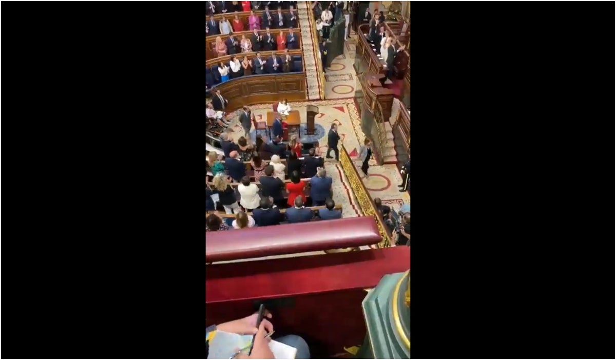 Partido Vox en España sale antes de que Petro hable