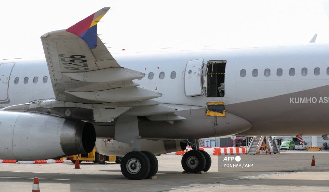 Pasajero abrió puerta de emergencia de avión en aterrizaje