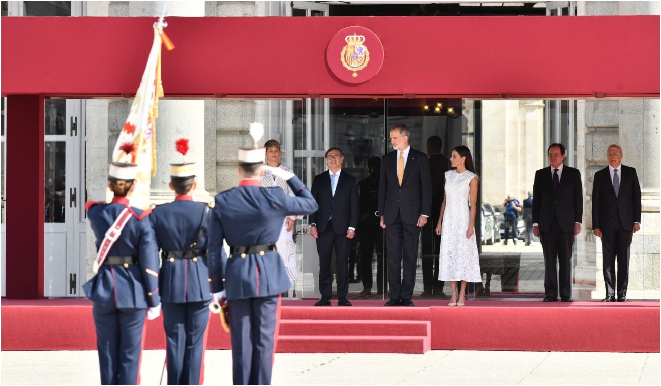 Petro con los reyes de España