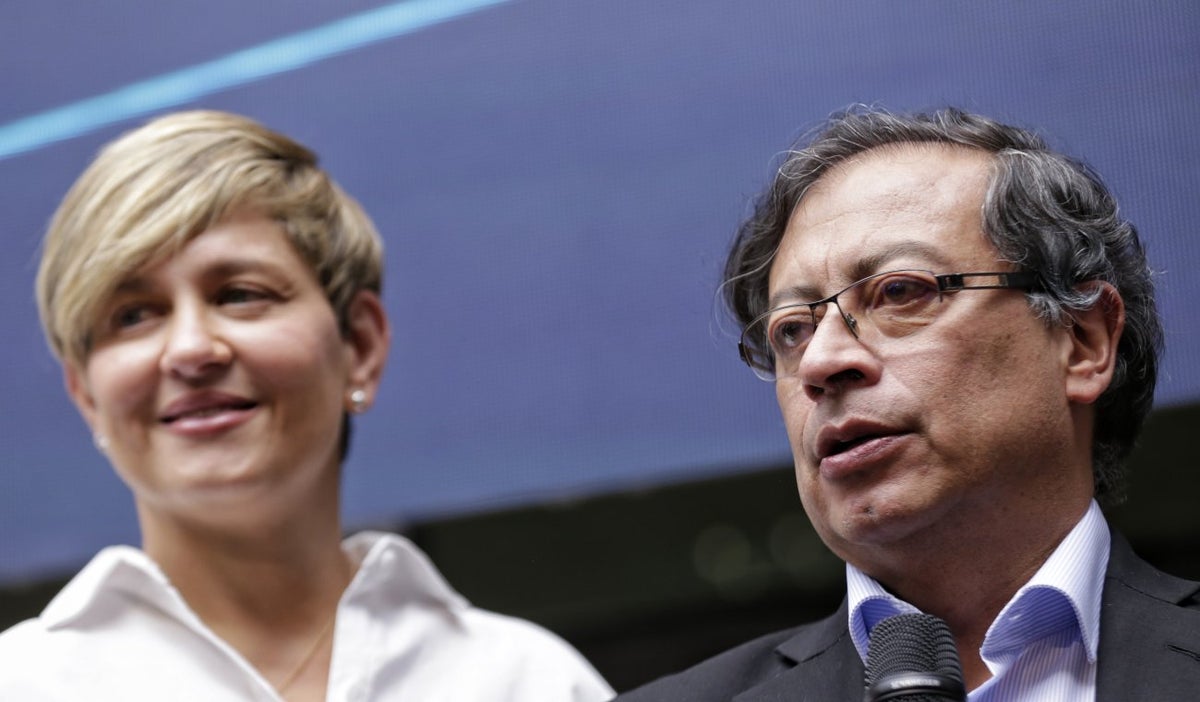 Verónica Alcocer y Gustavo Petro