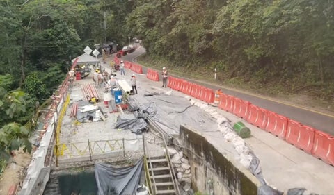 Habilitan paso por un carril en la vía Bogotá-Girardot, sector de 'la Nariz del Diablo'