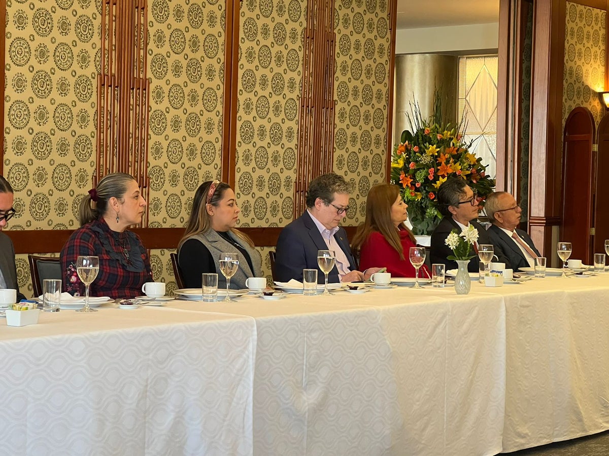 Congresistas en reunión con el embajador de EE.UU.
