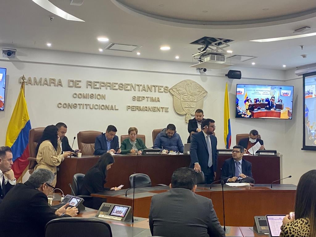 Se cae ponencia negativa de la reforma laboral