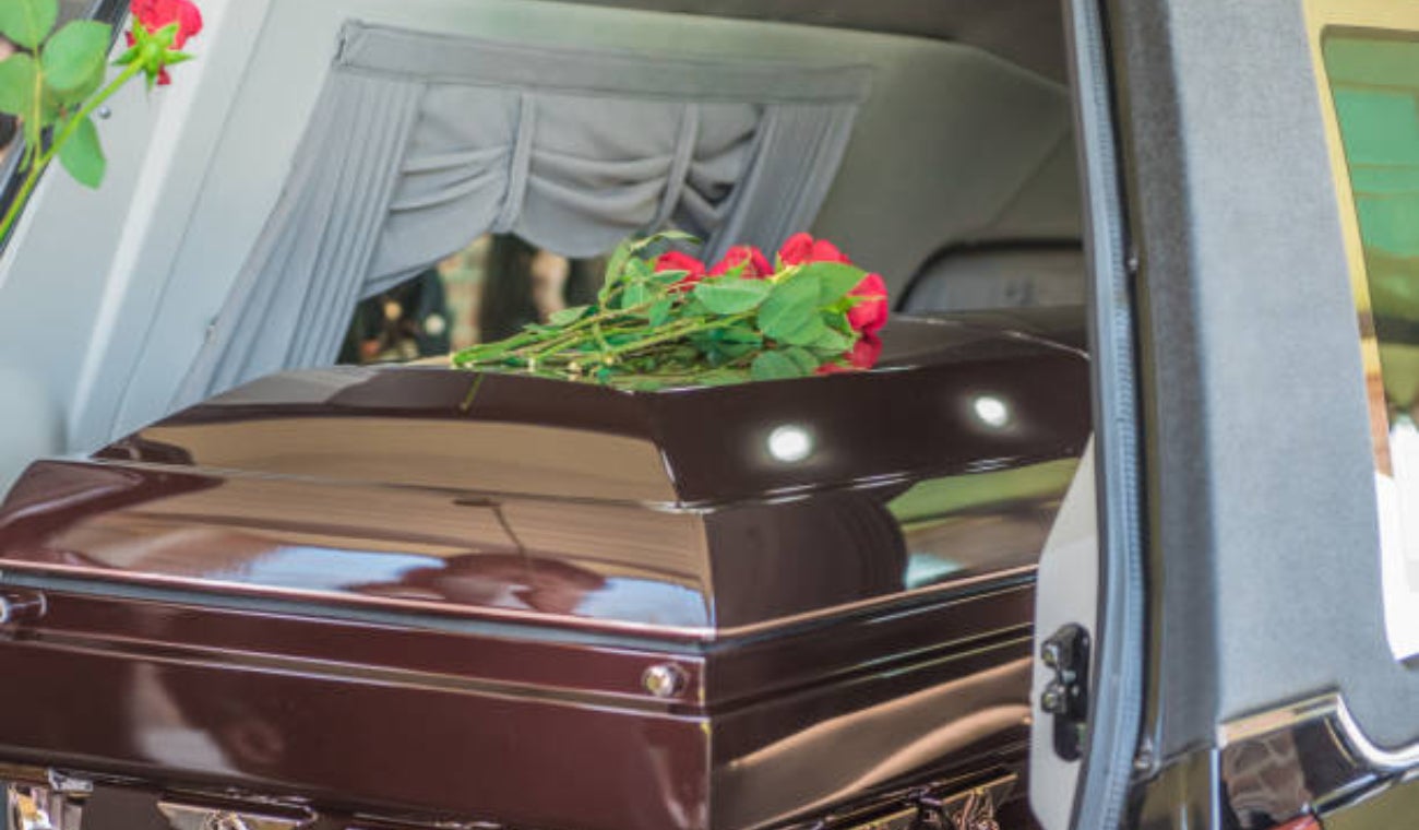 Mujer despertó en pleno velorio después de que pensaran que estaba muerta