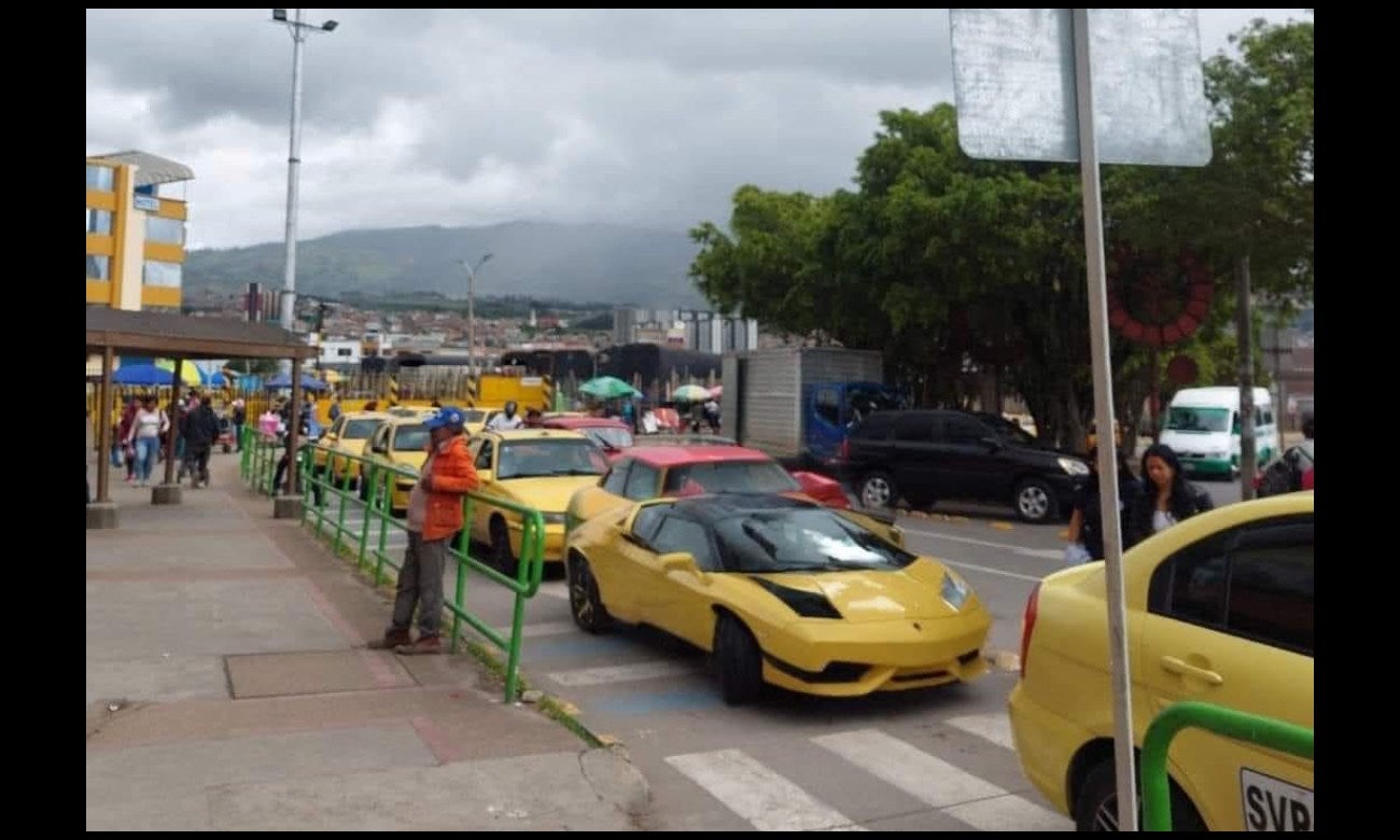 Lamborghini fue modificado como taxi en Colombia