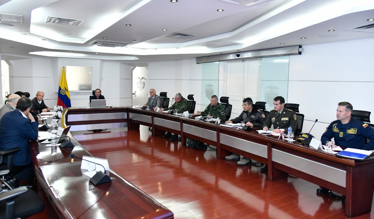 Discusión con la cúpula militar sobre los desarrollos hasta el momento de los diálogos con el ELN en Cuba