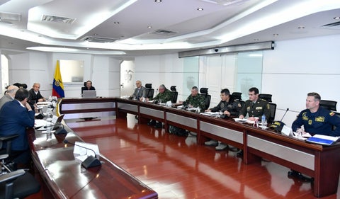Discusión con la cúpula militar sobre los desarrollos hasta el momento de los diálogos con el ELN en Cuba