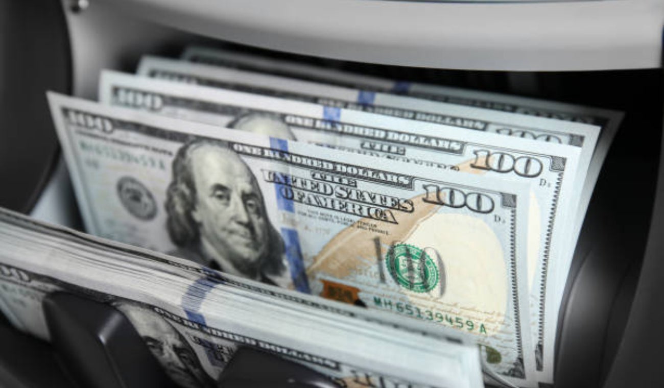 ¿Comportamiento del dólar está relacionado con crisis política?