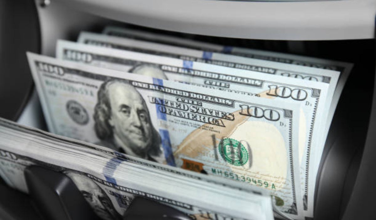 ¿Comportamiento del dólar está relacionado con crisis política?