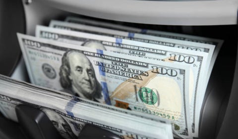 ¿Comportamiento del dólar está relacionado con crisis política?