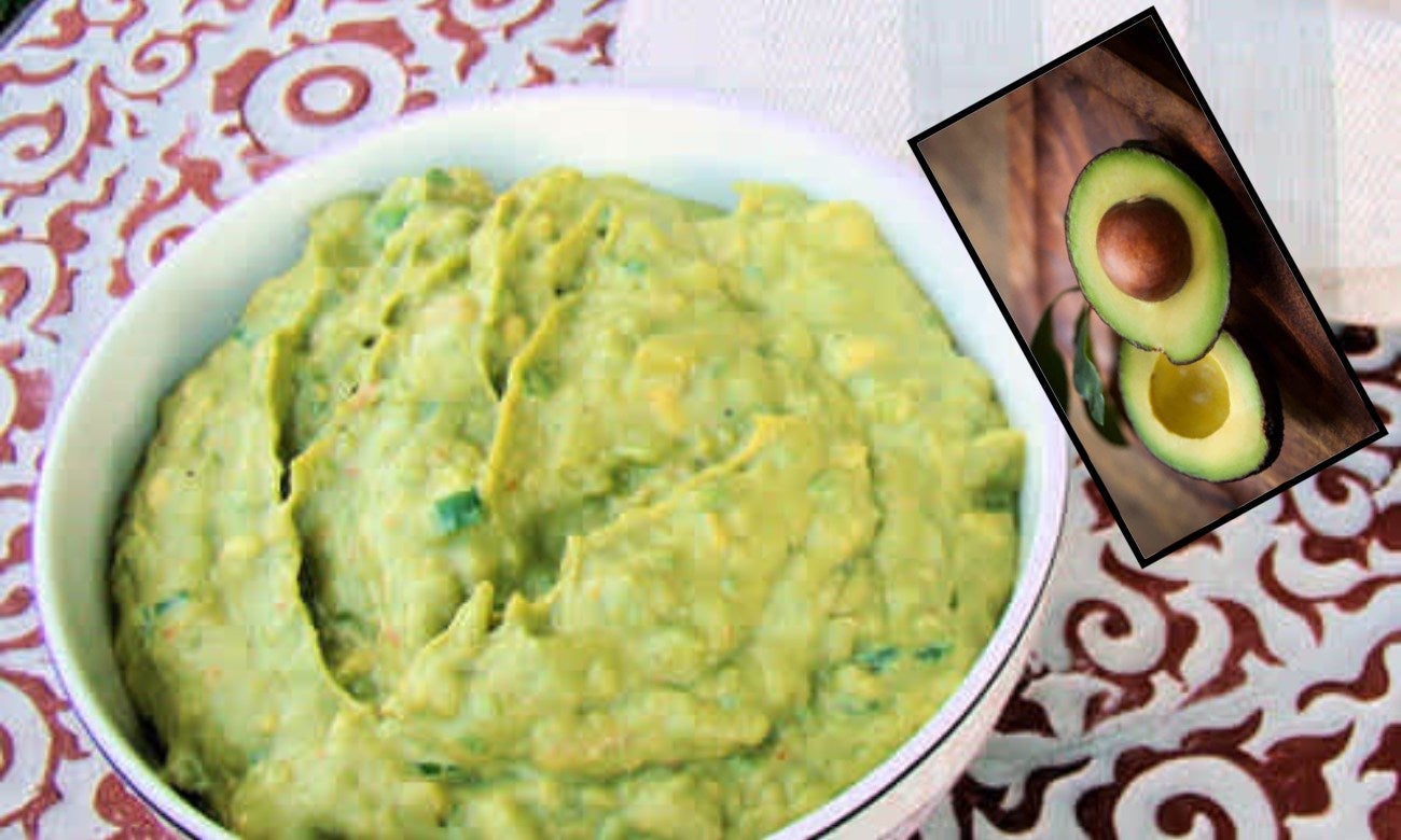 Dejar pepa del aguacate en el guacamole no sirve
