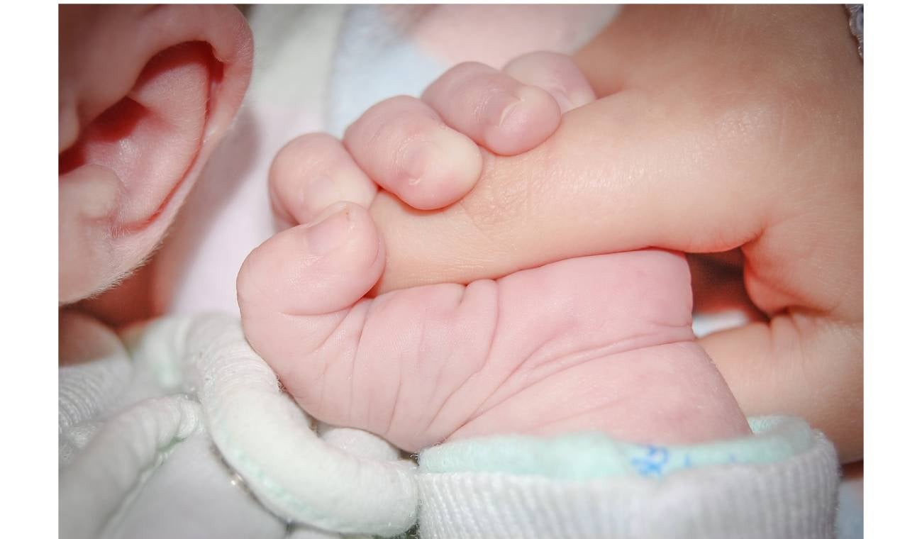 Una bebé de 10 meses muere por golpe de calor tras ser olvidada