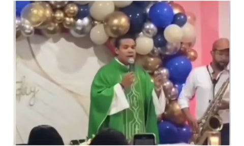 [Video] Sacerdote cantó famoso vallenato para dar la misa
