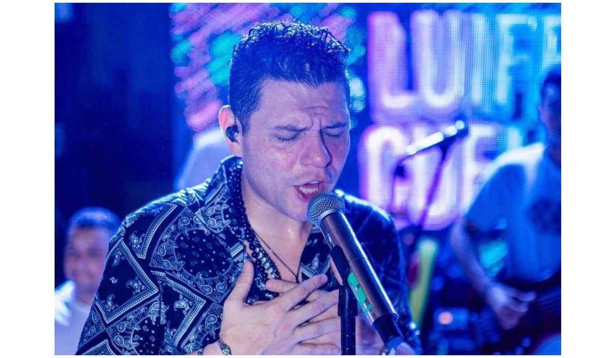 Luifer Cuello entre lágrimas recuerda a su mamá fallecida