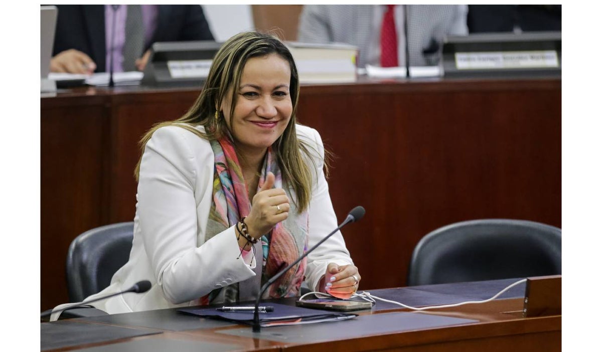 Carolina Corcho en campaña de Gustavo Bolívar en Bogotá