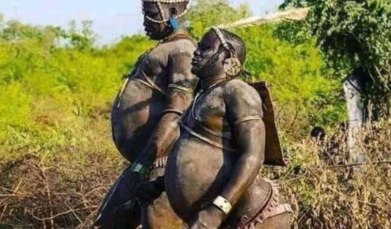 Hombres de la tribu africana Bodi