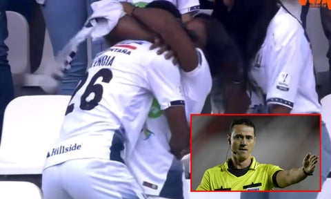 [Video] Jugador abrazó a su mamá tras hacer su primer gol como profesional y lo expulsaron