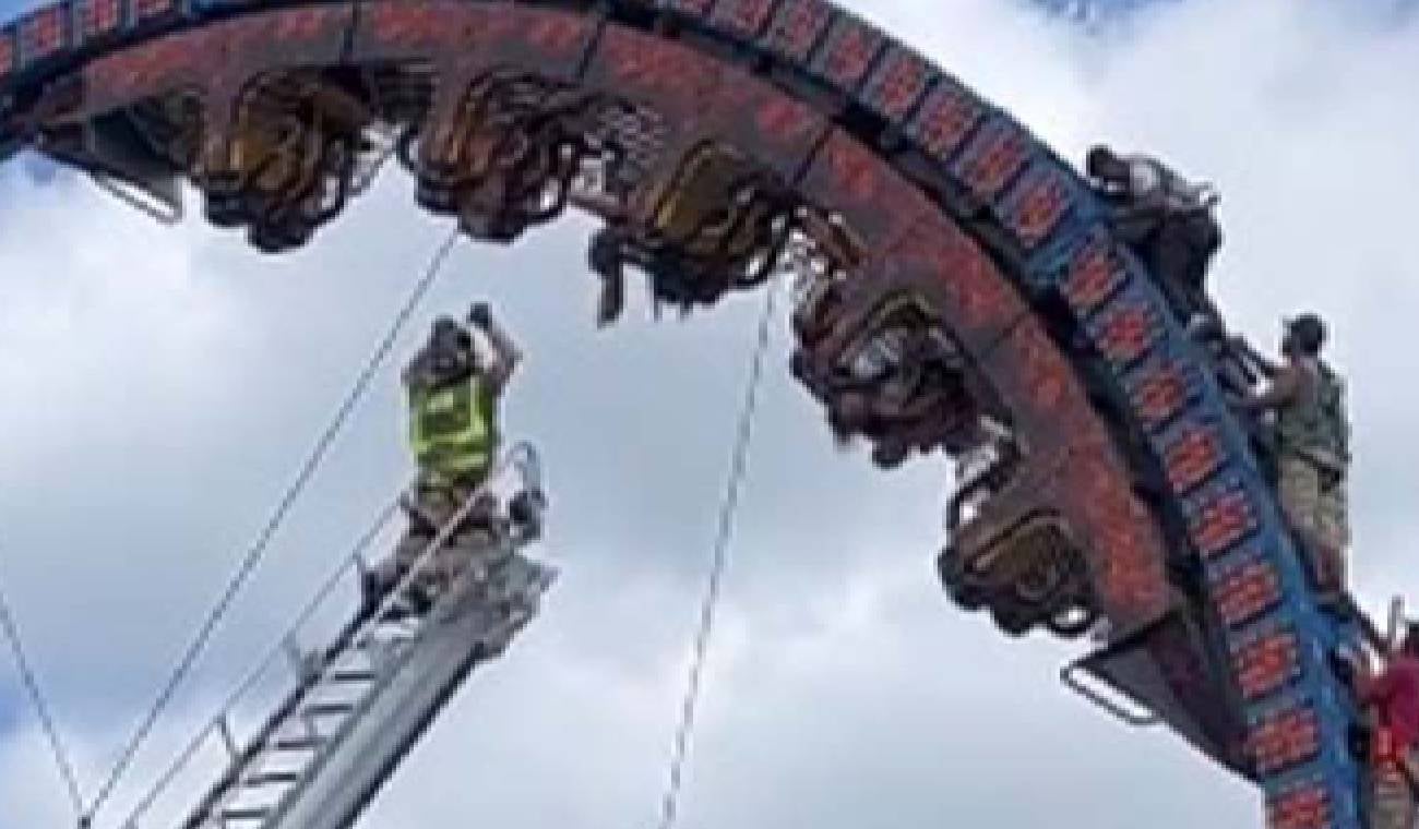 Montaña rusa suspendida