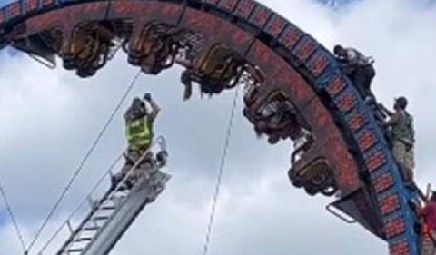 Montaña rusa suspendida