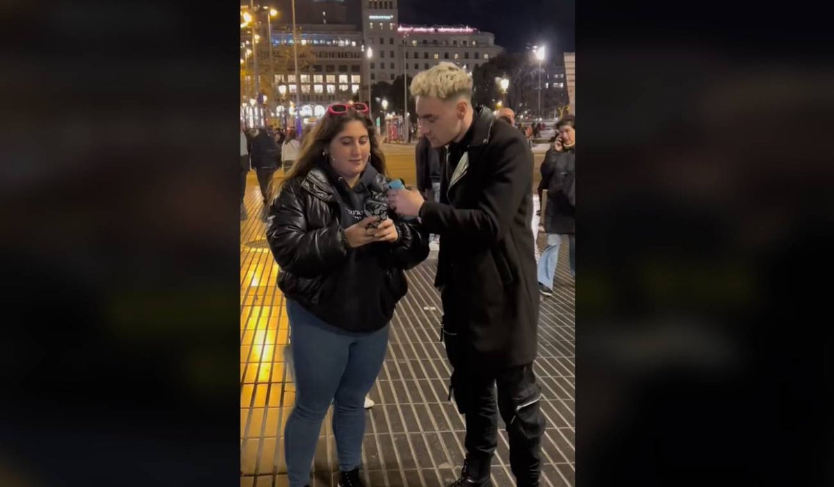 Mujer gana millones por vender fotos de sus pies