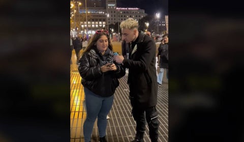 Mujer gana millones por vender fotos de sus pies