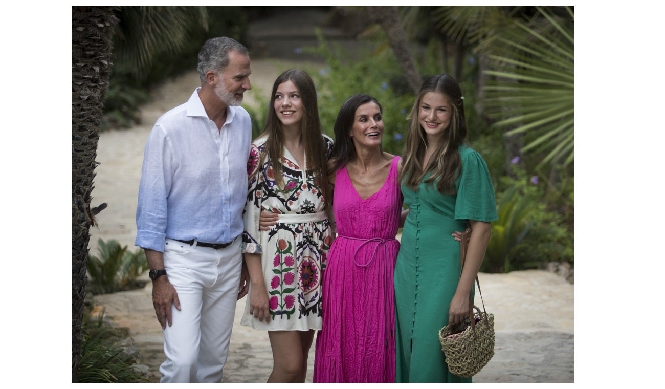 El Rey Felipe con la Reina Letizia y sus hijas Leonor y Sofía