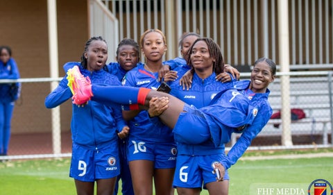 Saeta viste a la Selección femenina de Haití