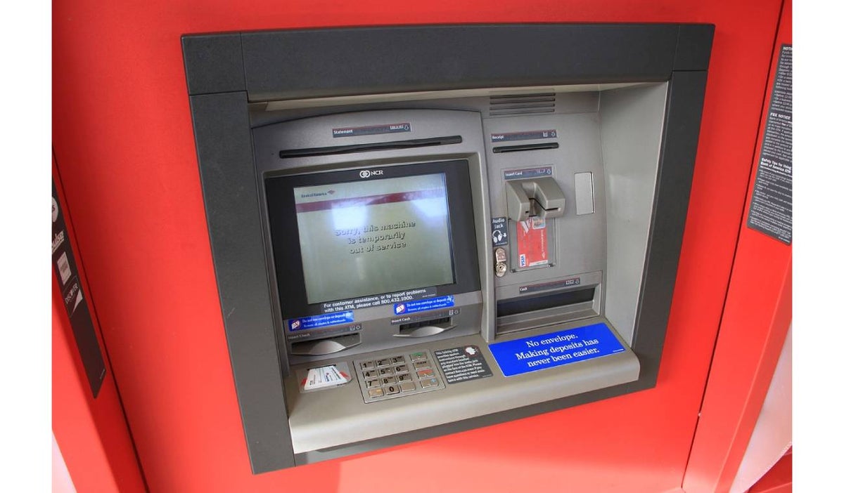 Si cajero automático no entrega dinero completo qué hacer