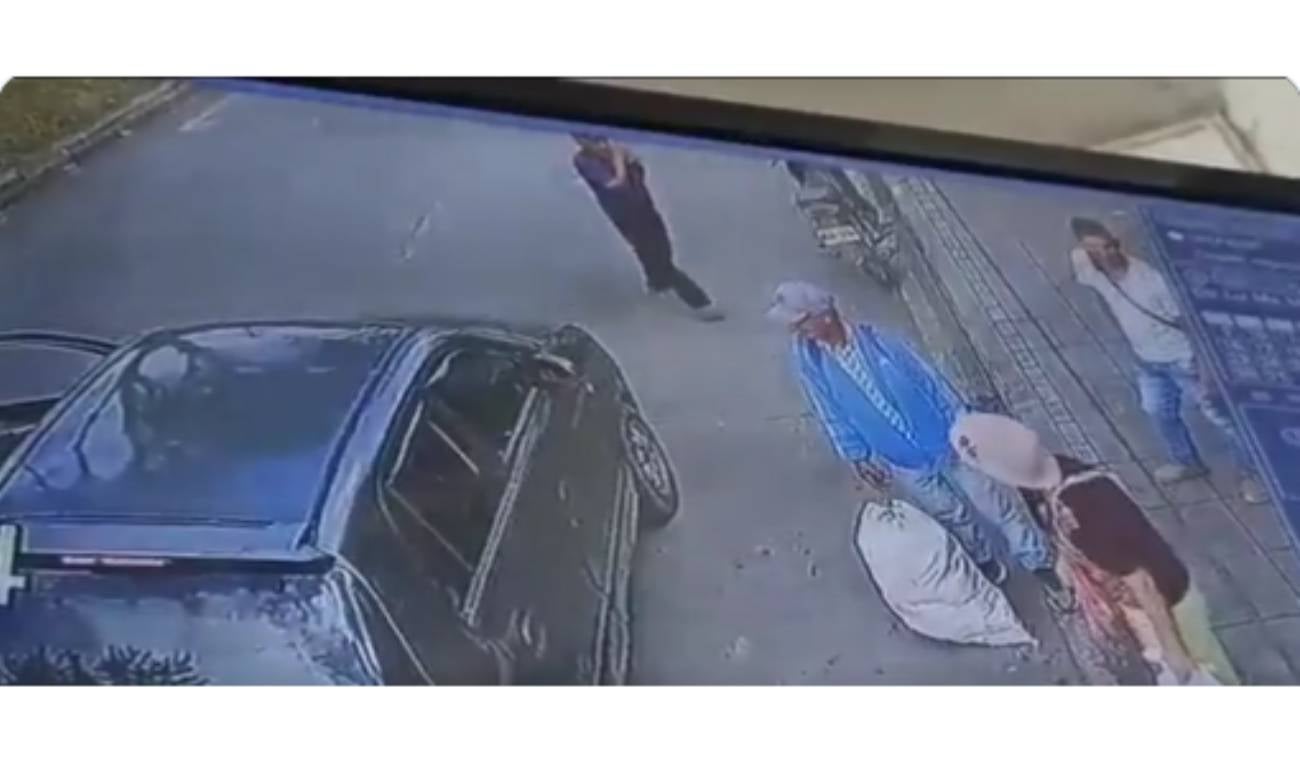 [VIDEO] Conductor robó mercado a abuelitos