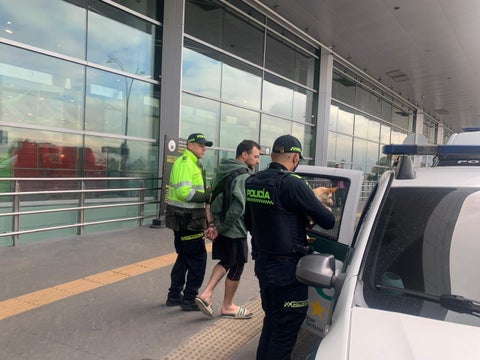 Turista canadiense que agredió a Policía en el aeropuerto Eldorado