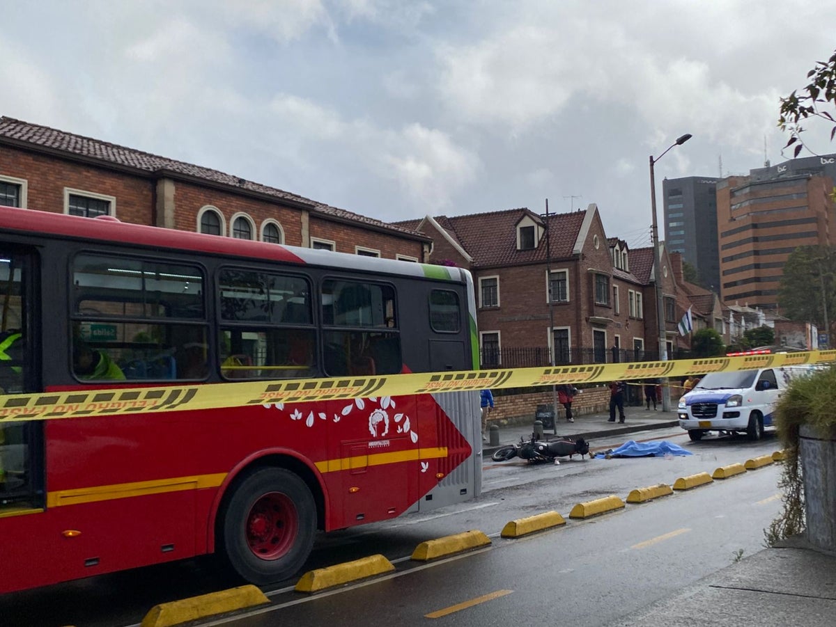 Bus de Transmilenio atropelló a motociclista