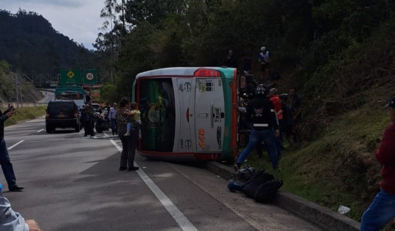 Bus volcado