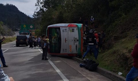 Bus volcado
