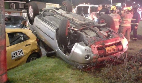 Carro terminó volcado en el suroccidente de Bogotá