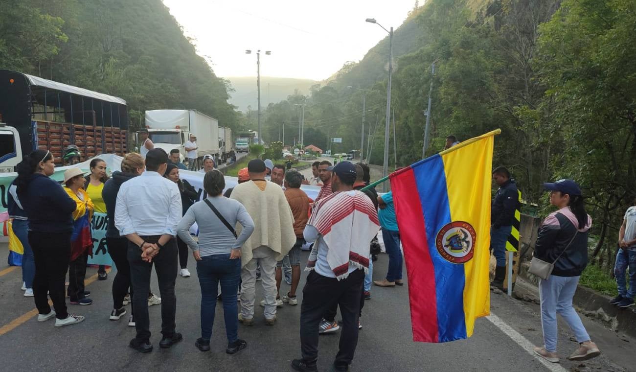 Cierre en el sector de Cáqueza y Chipaque