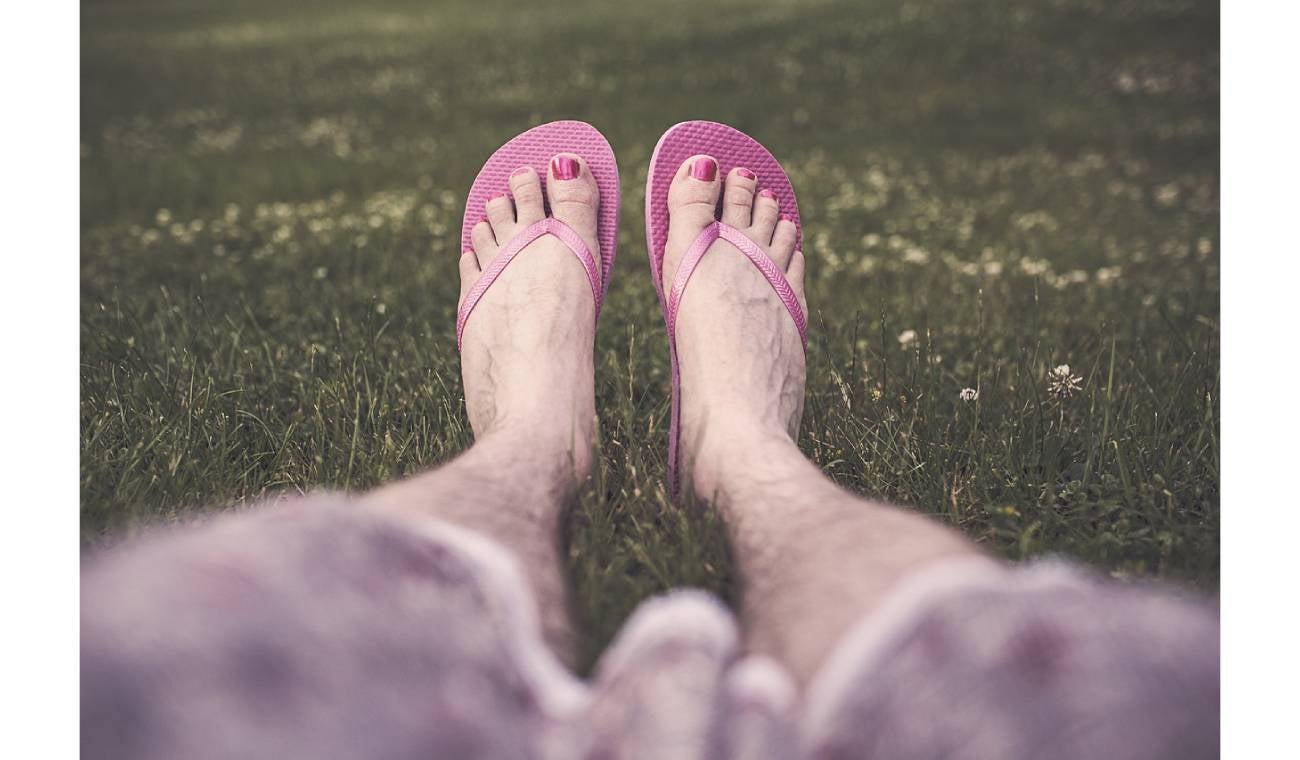 Conducir en chanclas, ¿se puede o no?