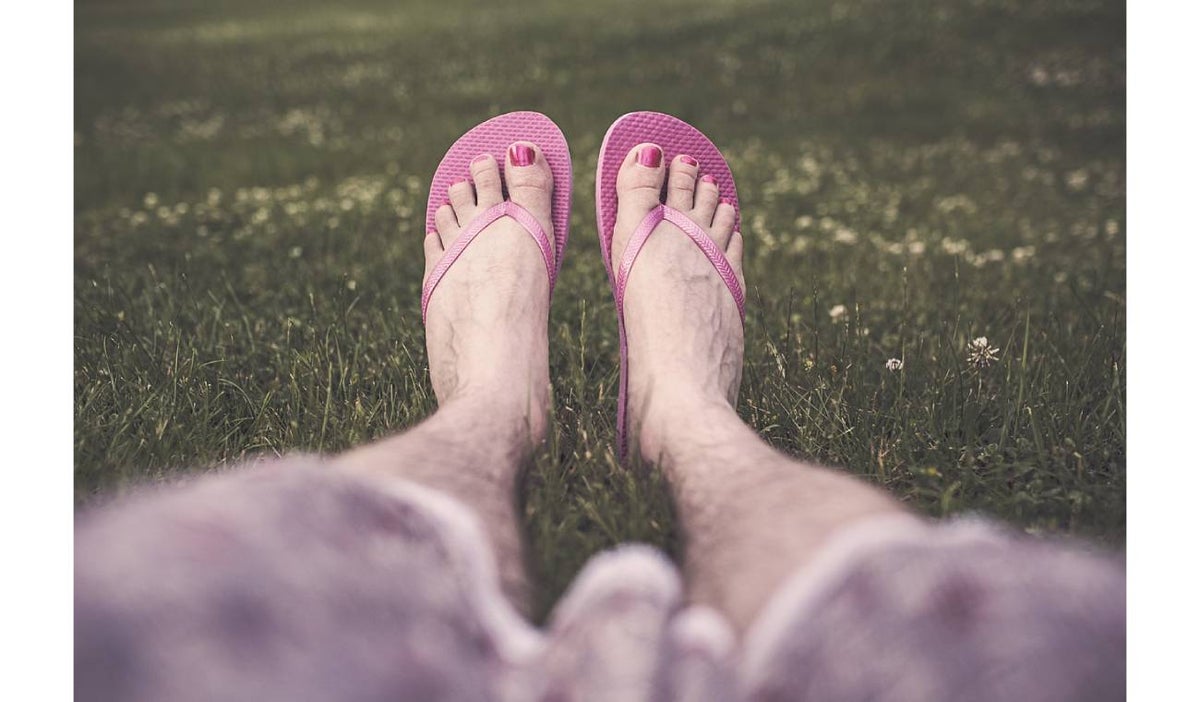 Conducir en chanclas, ¿se puede o no?