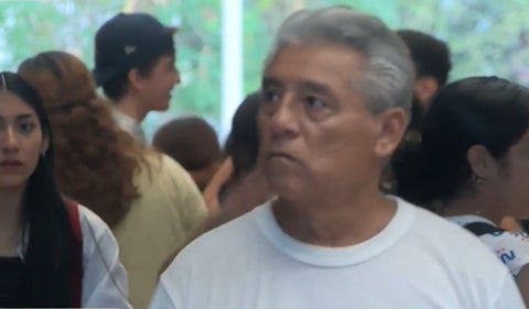 don Andrés, abuelito que se inscribió a la Universidad