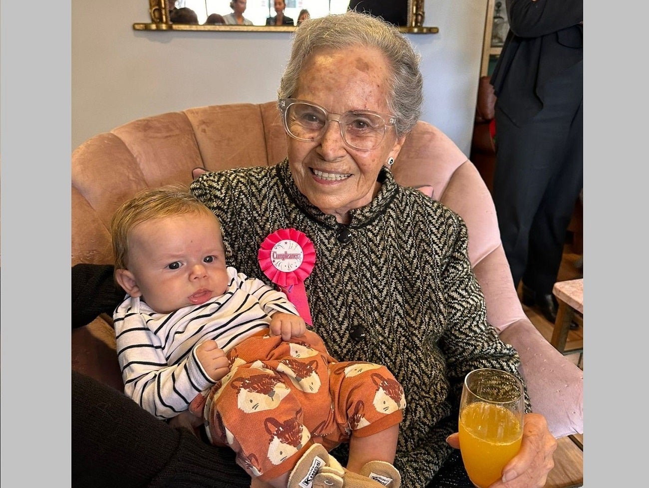 Lucy Nieto cumple 100 años de vida y amor por su familia y el periodismo