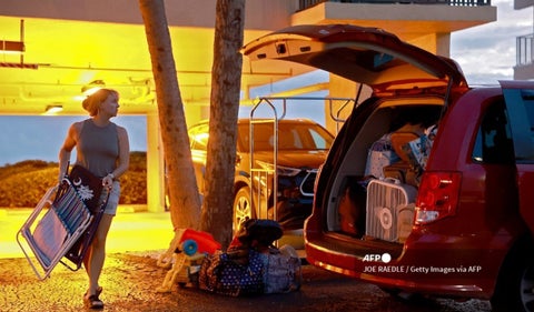Habitantes de Tampa, Florida, se preparan para la llegada del huracán Idalia