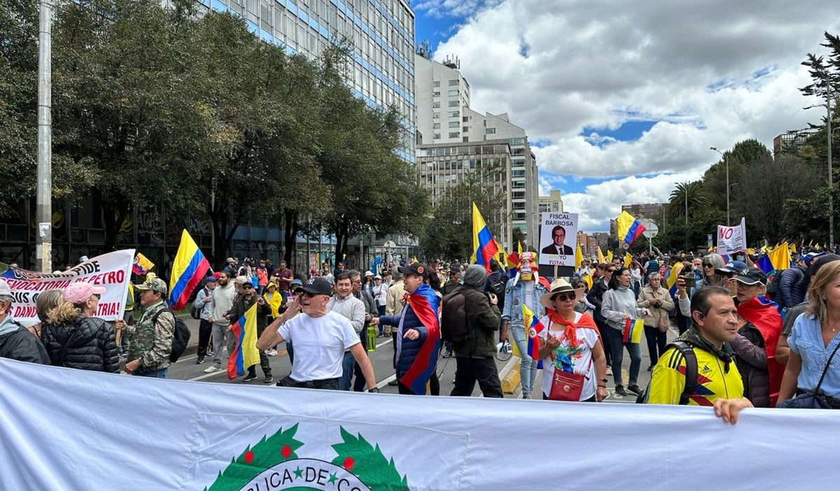 Marchas contra Petro