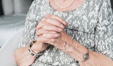 Mujer murió quemada luego de encender un cigarrillo