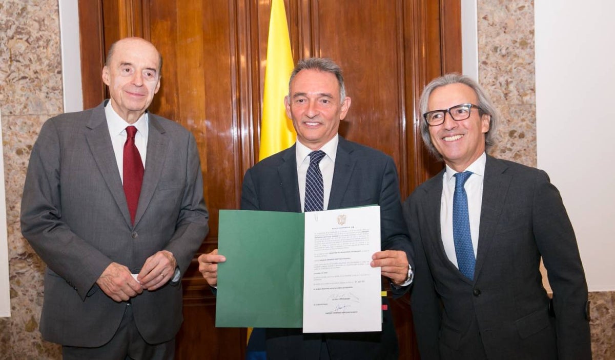 Otorgan nacionalidad colombiana a Enrique Santiago y al escritor Sergio Ramírez