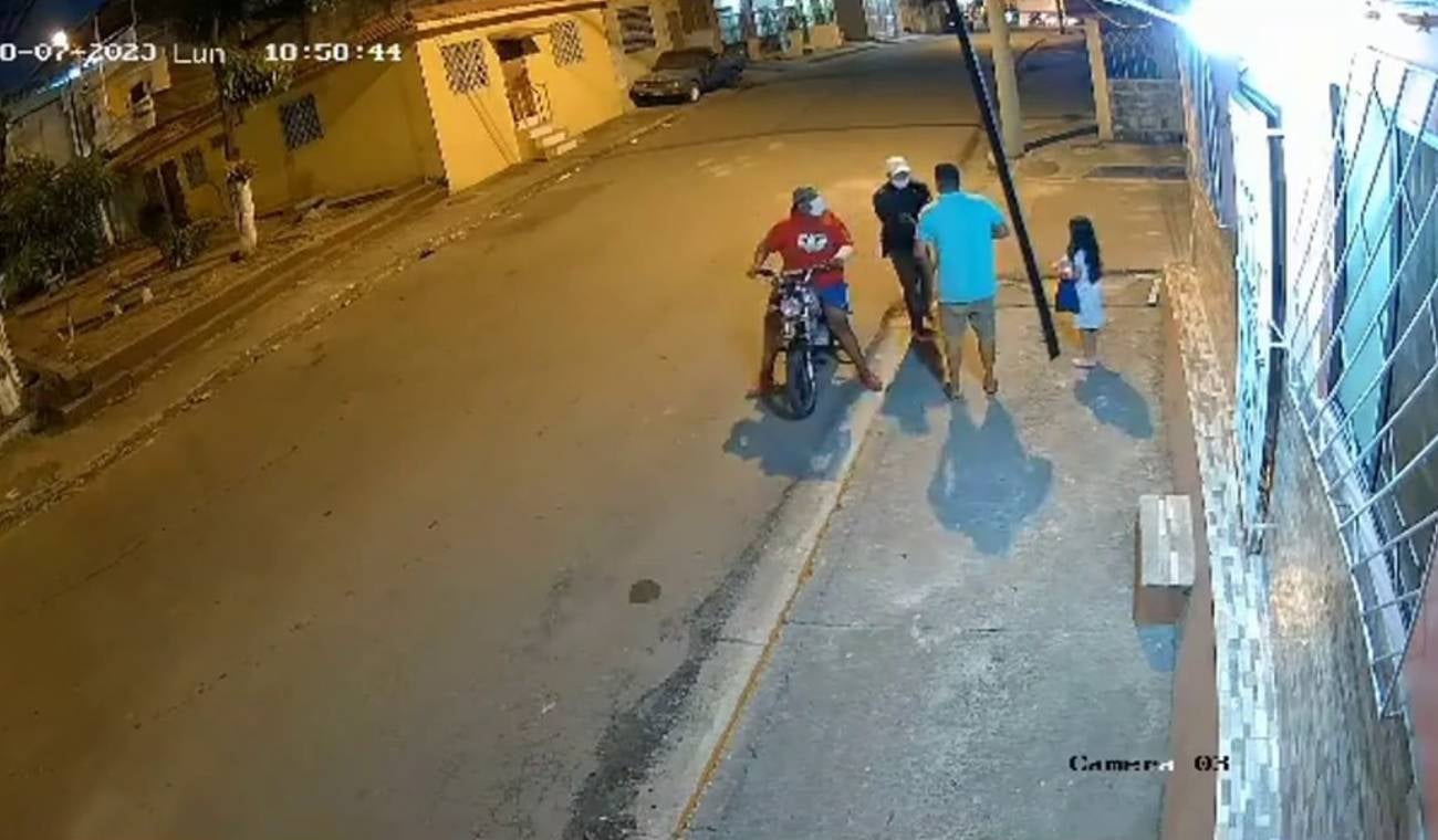 Padre es baleado frente a su hijita en medio de un atraco
