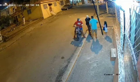 Padre es baleado frente a su hijita en medio de un atraco