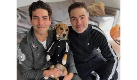 Roberto Manrique y su pareja