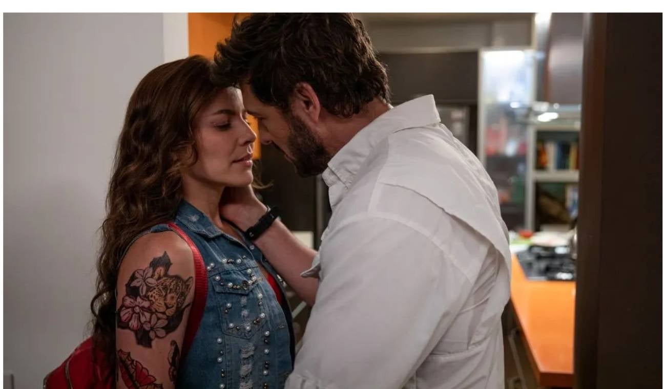 Tía Alison 31 de agosto- es vista en la cama con gustavo