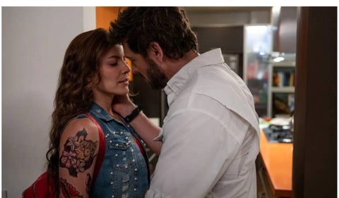 Tía Alison 31 de agosto- es vista en la cama con gustavo