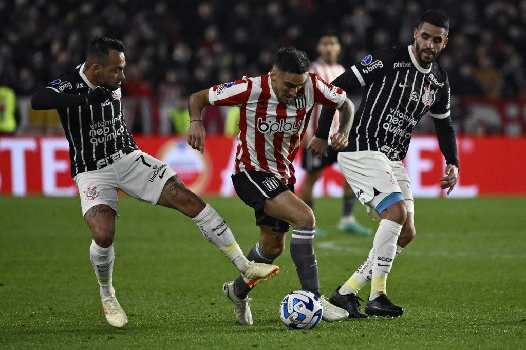 Corinthians venció a Estudiantes y clasifica en Sudamericana