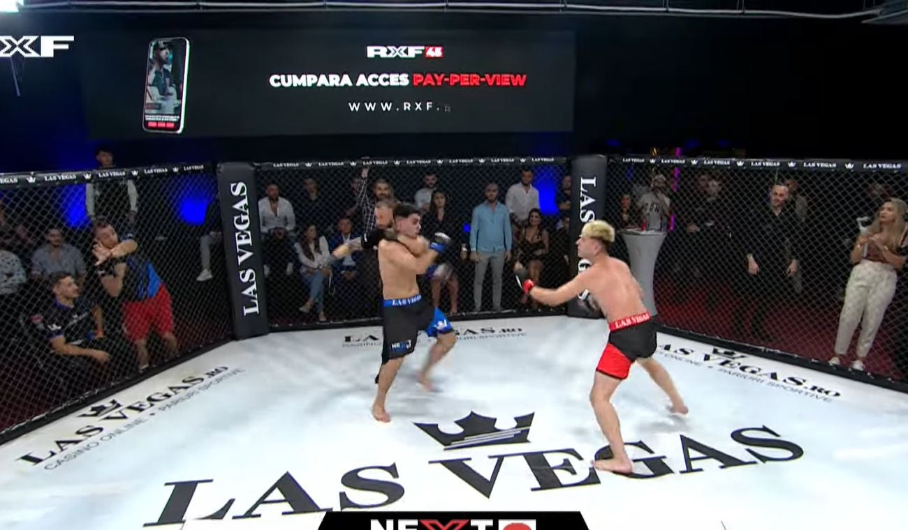 Árbitro de artes marciales mixtas derriba a peleador que no aceptó la derrota